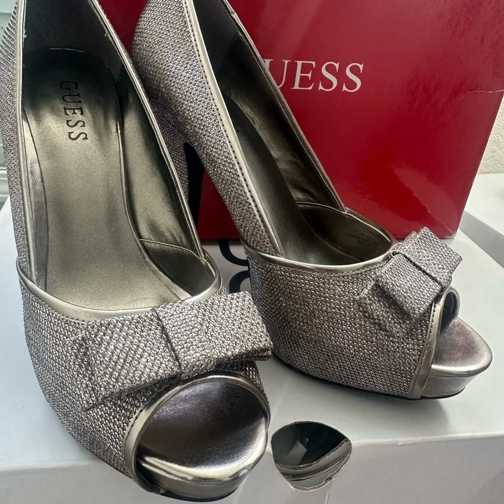 Guess Metallic Silver Heels with Stylish Bow - Picture 1 of 1